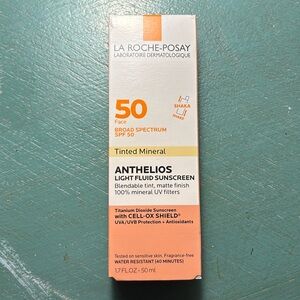La Roche-Posay Anthelios Light Fluid tinted mineral sunscreen . New in Box